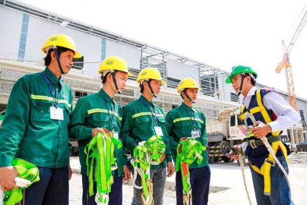 Kính bảo hộ lao động 